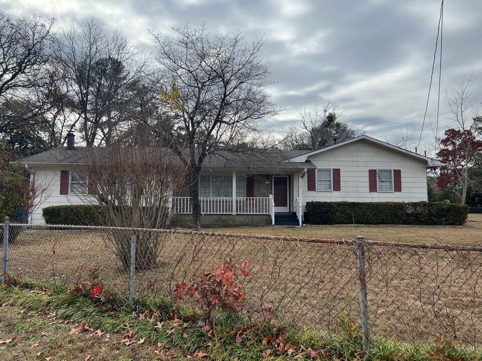 1602 Camelot Dr in Fayetteville, NC - Building Photo