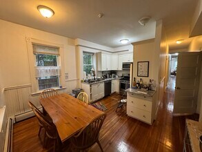 246 Summer St, Unit 1L in Somerville, MA - Building Photo - Building Photo