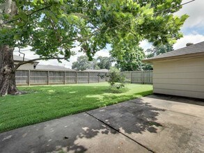 5132 Mimosa Dr in Bellaire, TX - Building Photo - Building Photo