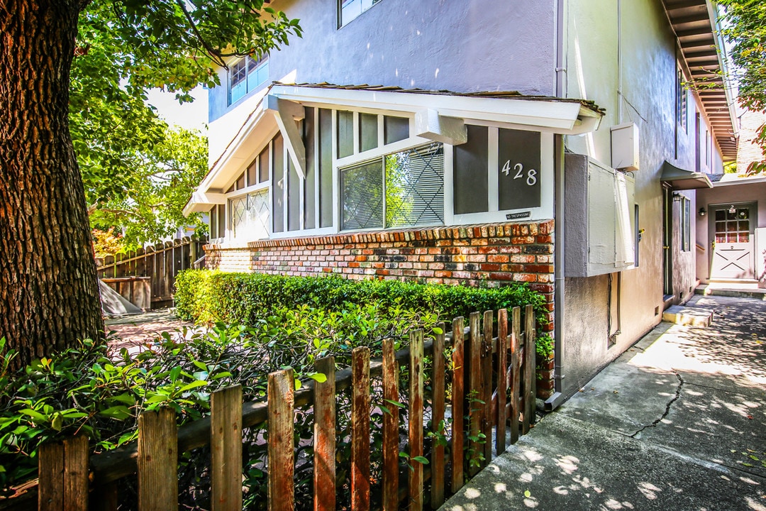 428 Jackson Ave in Redwood City, CA - Building Photo