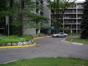 Pine Oak Apartments in Wyoming, MI - Building Photo - Building Photo