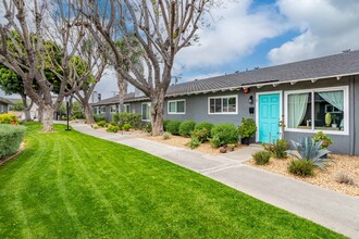 Washington Place in Santa Ana, CA - Building Photo - Building Photo