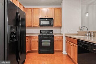 200 W Elm St, Unit The Grande in Conshohocken, PA - Foto de edificio - Building Photo