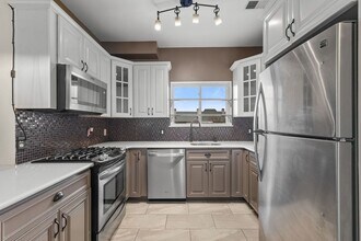 1017 Brittany Dr, Unit 1017 in Wayne, NJ - Foto de edificio - Building Photo