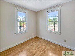 909 Harmon St, Unit Spacious 4 Bed | 2 Bath H in Savannah, GA - Foto de edificio - Building Photo