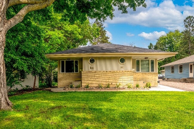 property at 4440 Vera Cruz Ave N