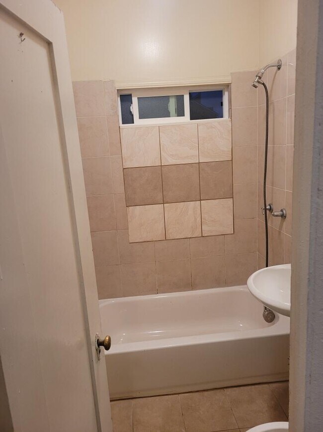 910 S Marengo Ave in Pasadena, CA - Building Photo - Building Photo
