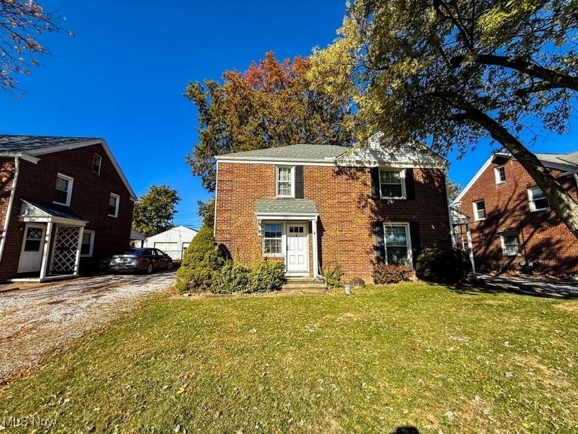 2319 Broad Blvd in Cuyahoga Falls, OH - Foto de edificio