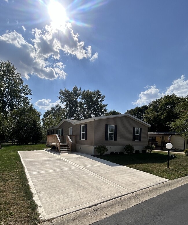 118 Poplar Dr in Sandwich, IL - Building Photo - Building Photo