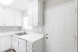 Woodlands West Townhomes in Lancaster, CA - Building Photo - Building Photo