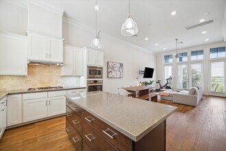 9520 London Bridge Station in Houston, TX - Building Photo - Building Photo