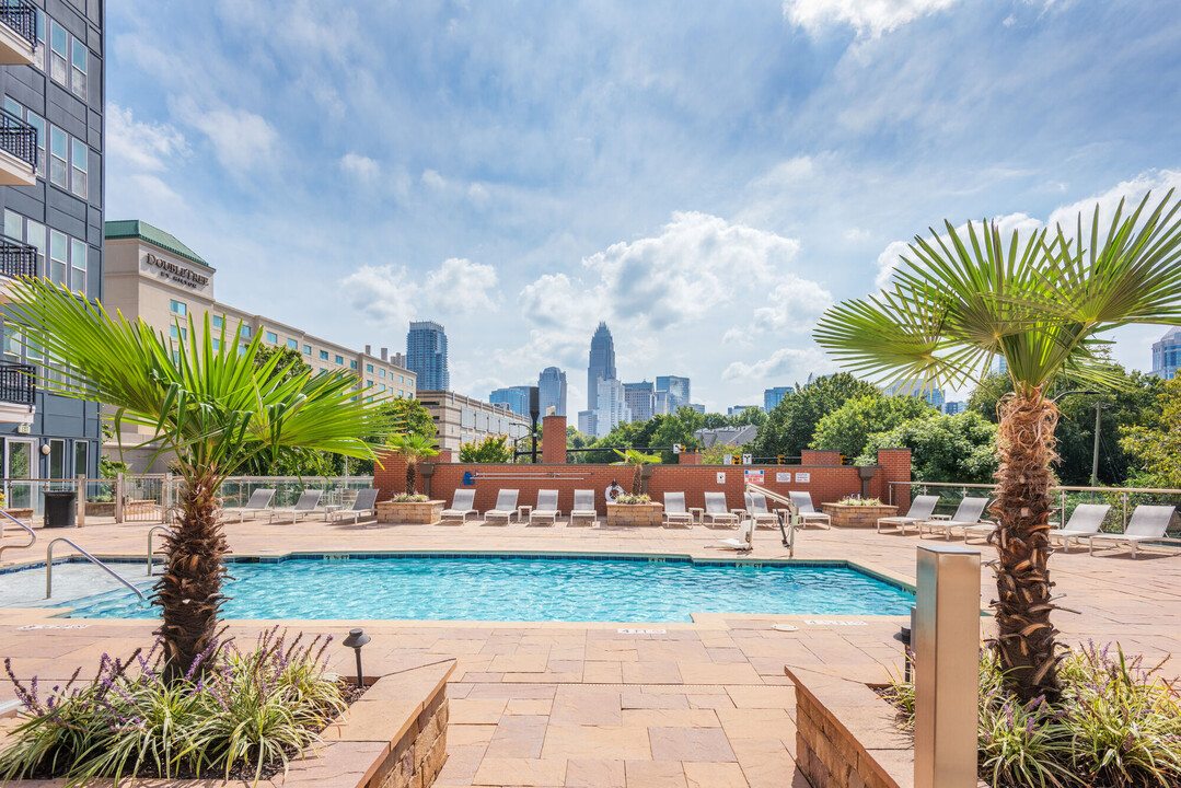 Gateway West in Charlotte, NC - Foto de edificio