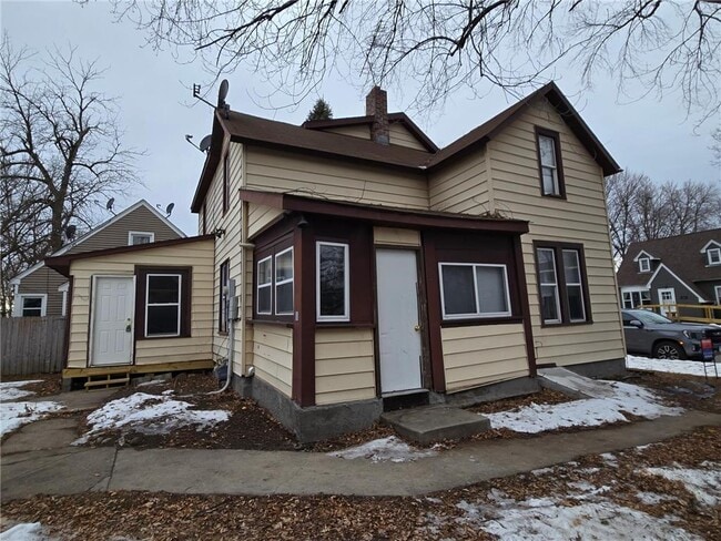 property at 506 W Brooks St