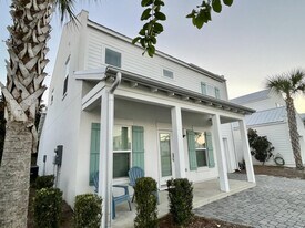 114 Seabreeze Cir in Panama City Beach, FL - Building Photo