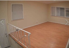 10037 Bridle Rd, Unit Apartment B in Philadelphia, PA - Building Photo