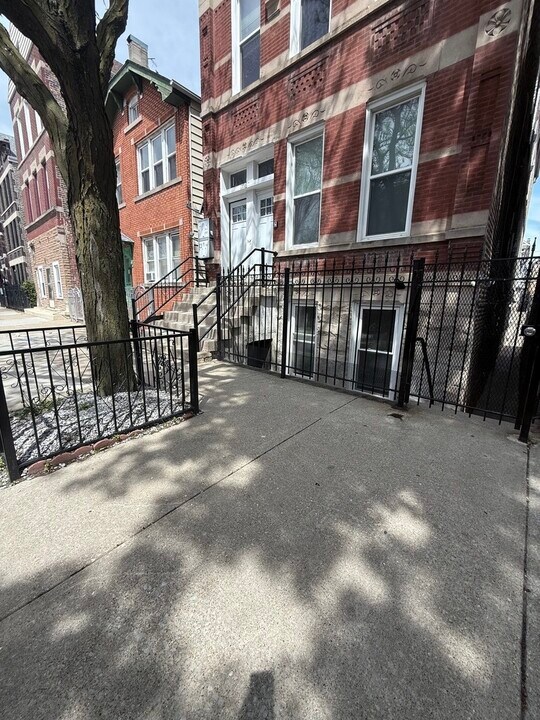 1716 W 19th St in Chicago, IL - Building Photo
