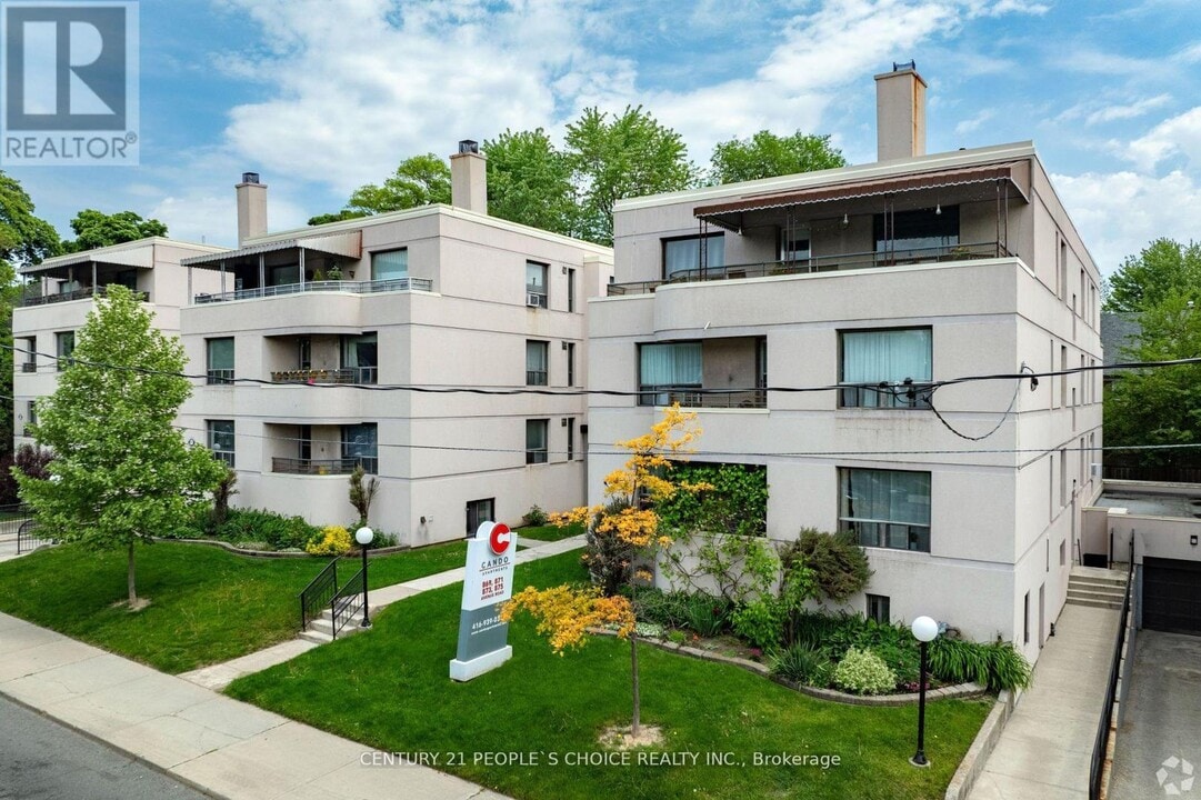 873 Avenue Rd in Toronto, ON - Building Photo