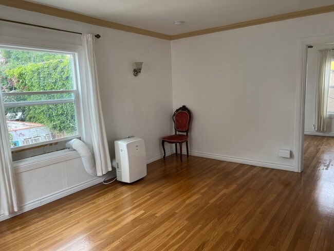 1333 1/2 Masselin Ave, Unit 1333 1-2
