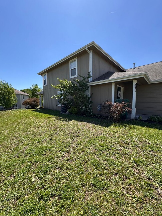 514 Stonemont Dr in Manhattan, KS - Building Photo - Building Photo