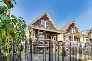 2312 N Kedvale Ave in Chicago, IL - Building Photo