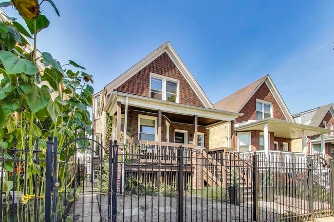 property at 2312 N Kedvale Ave