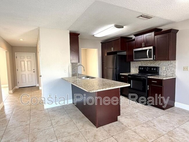 606 Sandy Creek Dr in Brandon, FL - Building Photo - Building Photo