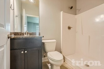 616 Luckett Ct in Smyrna, GA - Foto de edificio - Building Photo