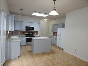 13521 Shawna Dnay Dr in Austin, TX - Building Photo - Building Photo