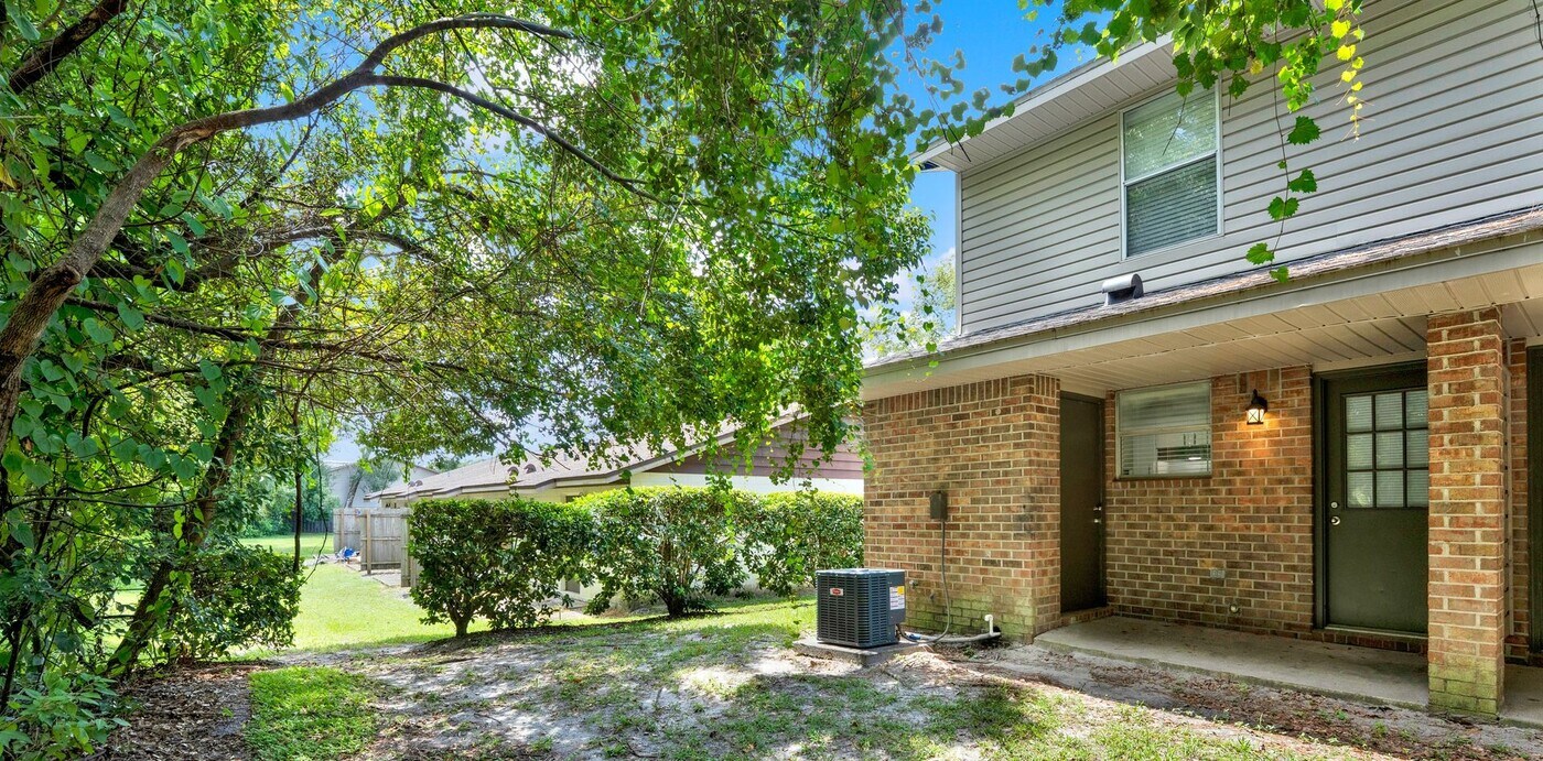 902 Smith St in Orange City, FL - Building Photo