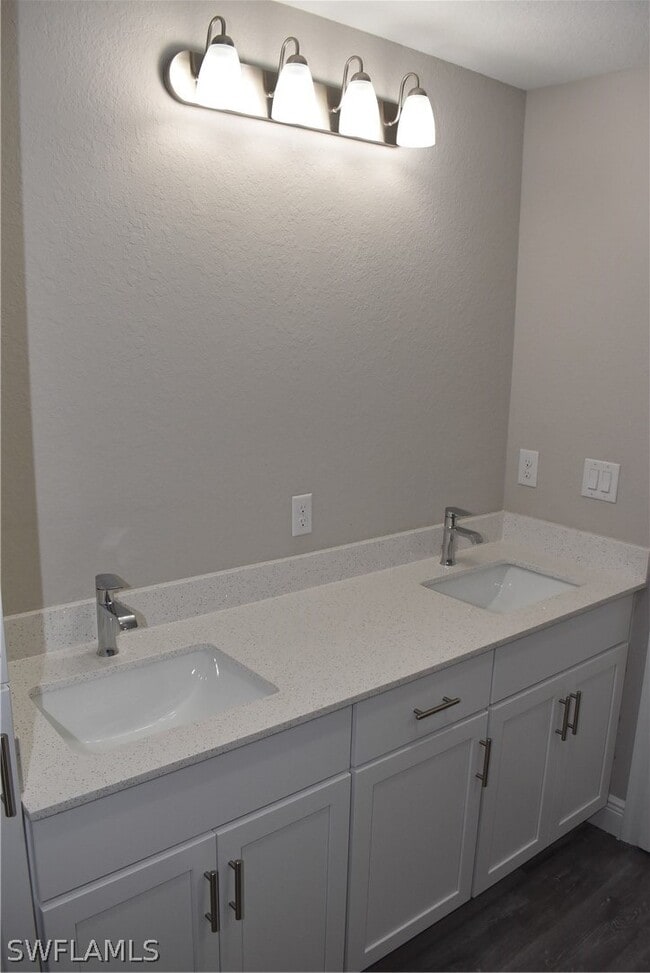 20217 Renwick Ave in Port Charlotte, FL - Foto de edificio - Building Photo