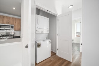 4 North Apartments in Arlington Heights, IL - Building Photo - Interior Photo