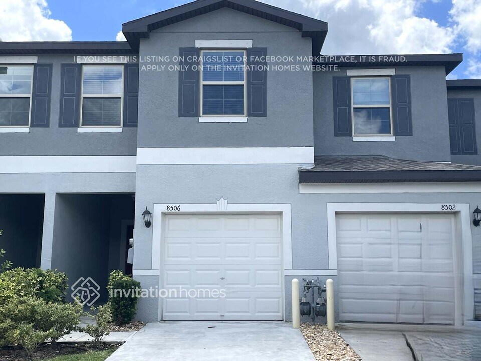 8506 Druid Oaks Ln in New Port Richey, FL - Foto de edificio