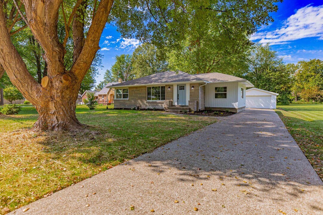 1401 Fuquay Rd in Evansville, IN - Building Photo