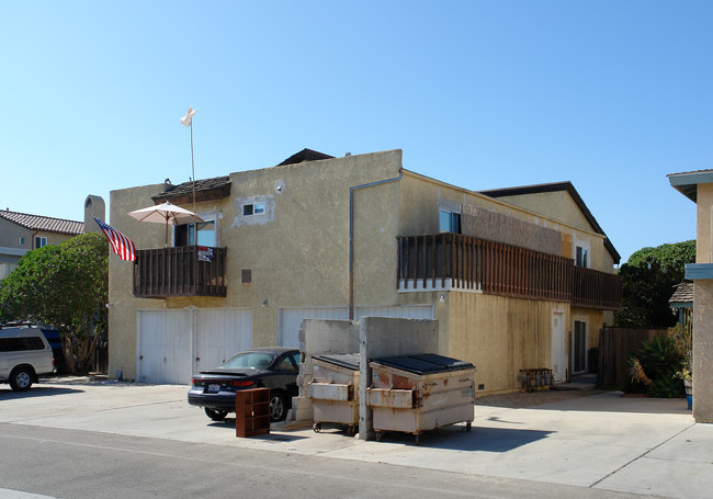 5420 Driftwood St in Oxnard, CA - Foto de edificio - Building Photo