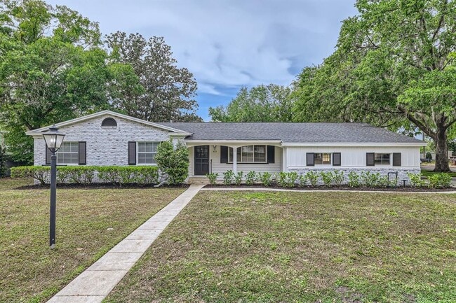 property at 425 Balmoral Rd