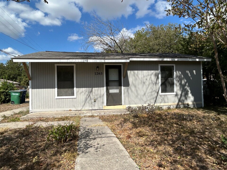 1263 Chalmers Ave in San Antonio, TX - Building Photo