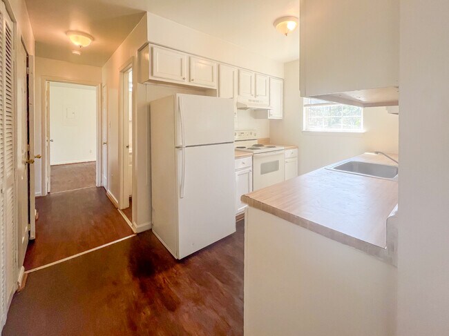 520 Lancaster Creek Dr in Lancaster, VA - Foto de edificio - Building Photo