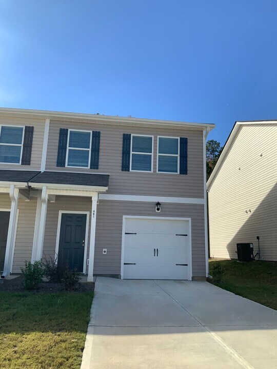 461 Oakwood Dr NW in Milledgeville, GA - Building Photo