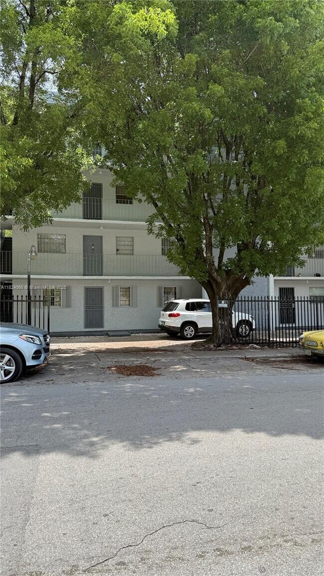 1111 NW 19th Ave in Miami, FL - Building Photo - Building Photo