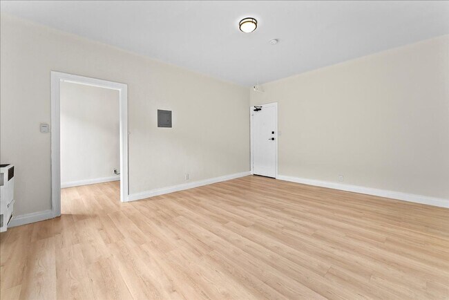 1475 W Adams Blvd in Los Angeles, CA - Building Photo - Building Photo