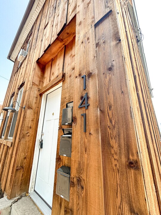 139-141 E Sycamore St in Pittsburgh, PA - Building Photo