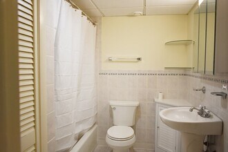 55 Broadlawn Park, Unit 17 in Boston College, MA - Building Photo - Building Photo