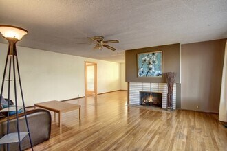 17311 NE 19th Pl in Bellevue, WA - Building Photo - Building Photo