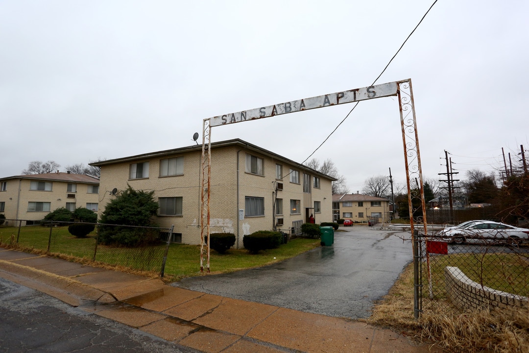 San Saba Apartments in St. Louis, MO - Building Photo