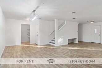 203 Shadbush St in San Antonio, TX - Building Photo - Building Photo