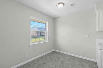 162 Princeton Dr in South Lyon, MI - Building Photo - Building Photo