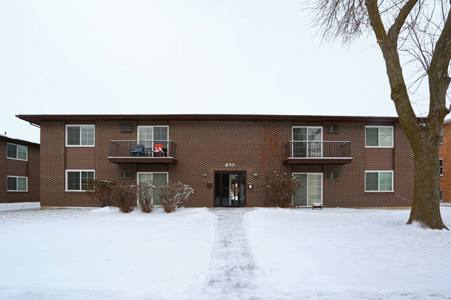 Husky Ridge Apartments in Dekalb, IL - Foto de edificio - Building Photo