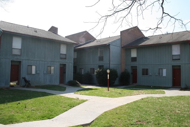 Montclair Apartments in Front Royal, VA - Building Photo - Building Photo