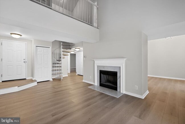 property at 7 Pickering Ct