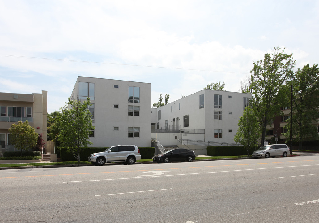 14224 Riverside Dr in Sherman Oaks, CA - Building Photo